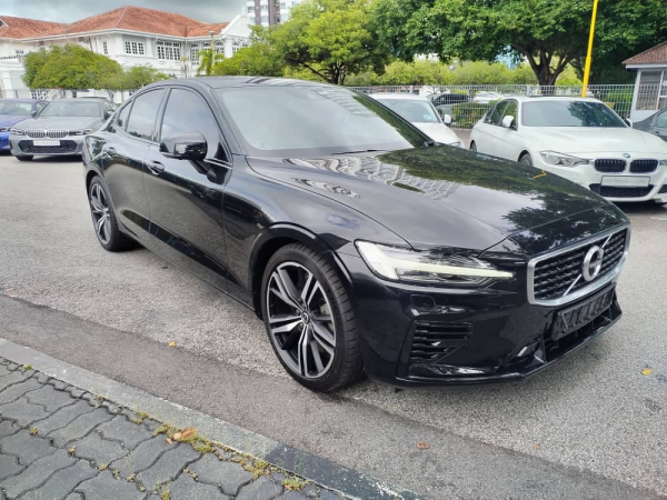 2019 Volvo S60 Recharge T8 R-Design