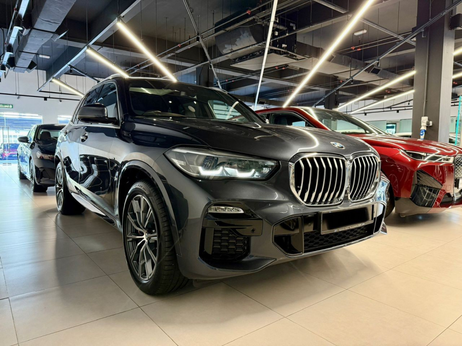 2020 BMW X5 xDrive45e (with 360 Camera)