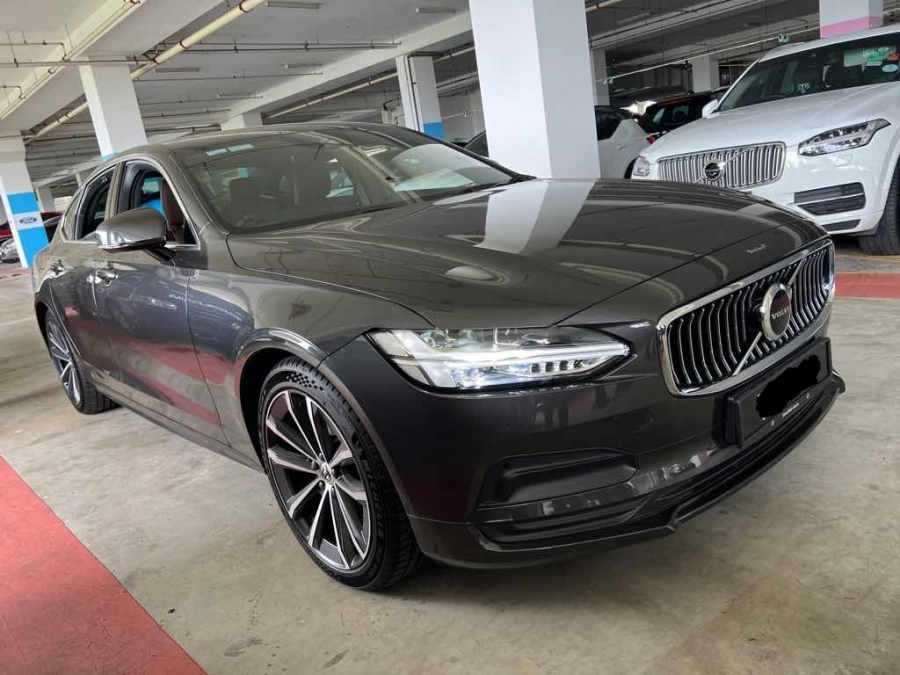 2021 Volvo S90 T5 Momentum